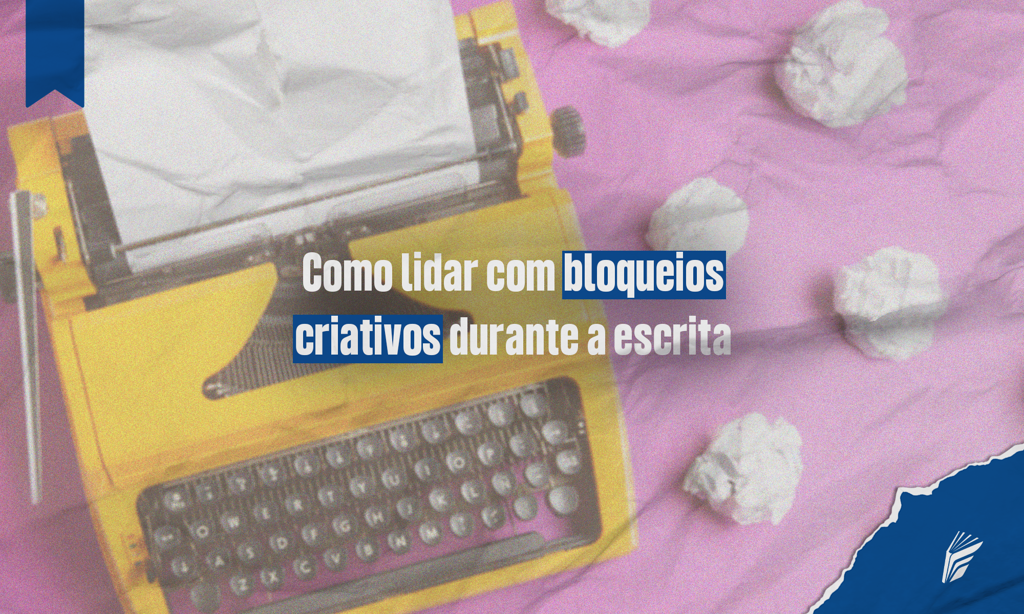 Máquina de escrever com folha em branco e papéis amassados em volta.